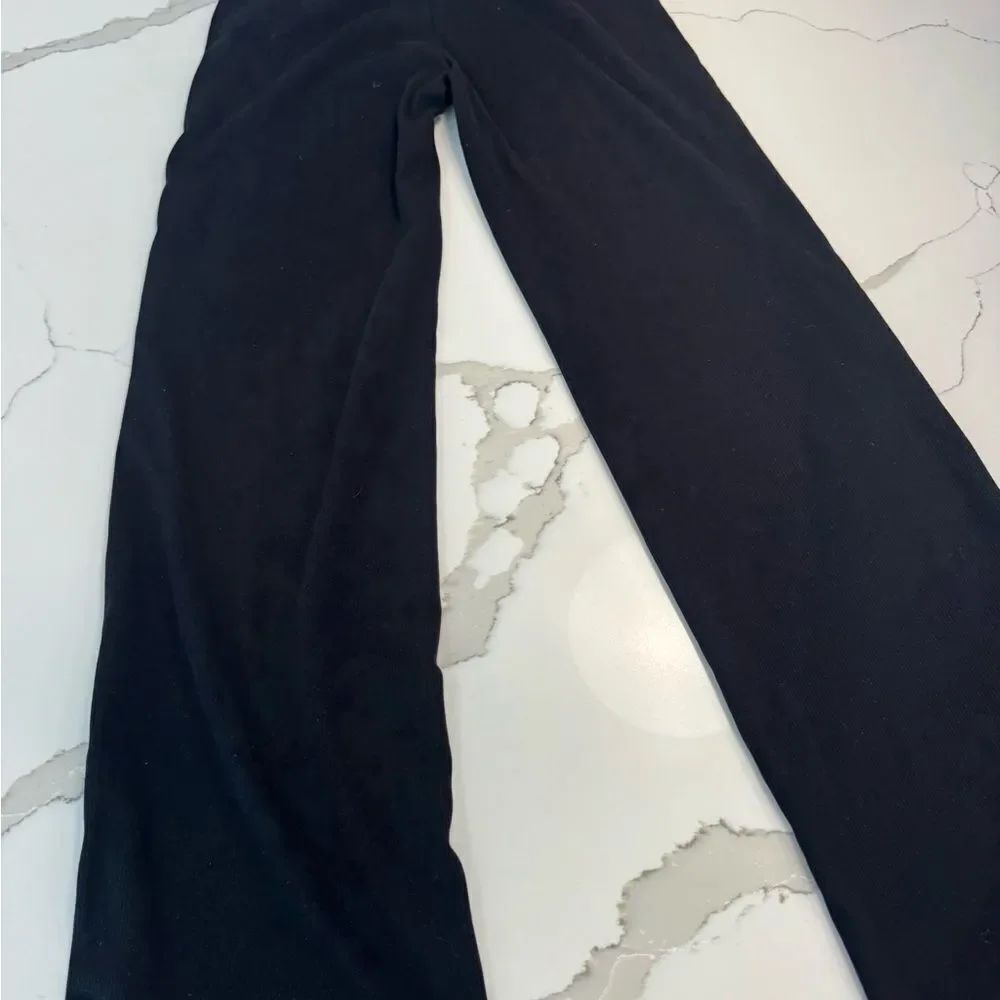 While Fox Ribbed Black stretchy Pants - Picture 2 of 5